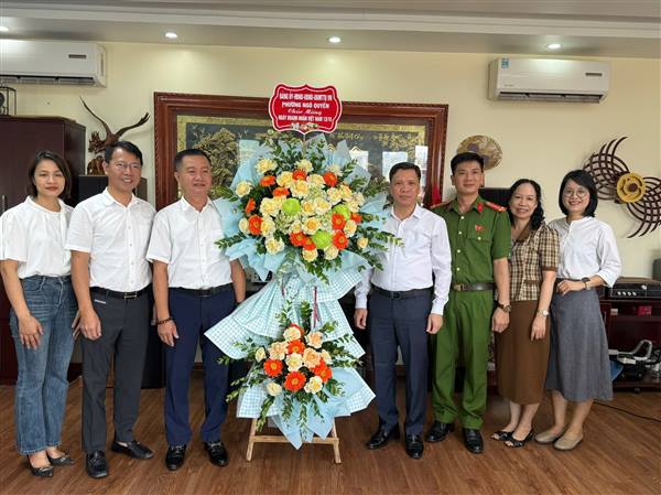 PHƯỜNG NGÔ QUYỀN TỔ CHỨC THĂM VÀ CHÚC MỪNG CÁC DOANH NGHIỆP NHÂN DỊP KỶ NIỆM 21 NĂM NGÀY DOANH NHÂN VIỆT NAM