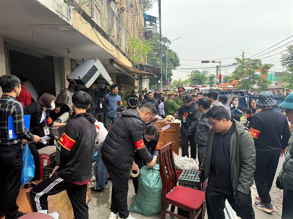 ỦY BAN NHÂN DÂN PHƯỜNG NGÔ QUYỀN THÔNG TIN
Về việc cưỡng chế thu hồi đất thực hiện Dự án thành phần 2 - Thu hồi đất, 
bồi thường, hỗ trợ giải phóng mặt bằng thuộc Dự án đầu tư xây dựng 
cầu Nguyễn Trãi và chỉnh trang đô thị vùng phụ cận

