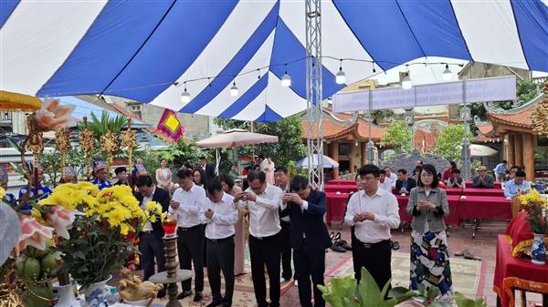 Phường Ngô Quyền tổ chức Lễ Dâng hương kỷ niệm ngày hóa Thánh Đức Nam Hải Đại Vương Phạm Tử Nghi