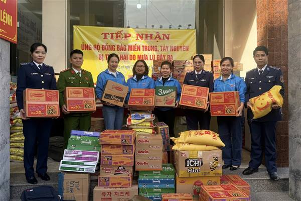 Đoàn Thanh niên Công an Phường Ngô Quyền chung tay hướng về miền Trung, Tây Nguyên