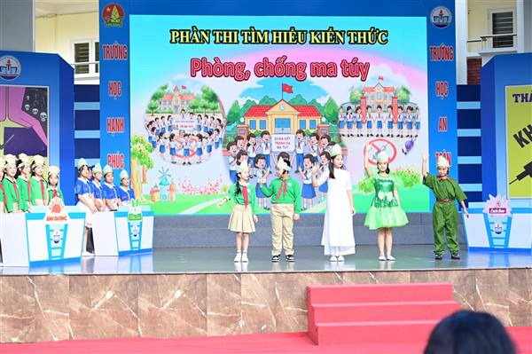 Trường tiểu học Nguyễn Thượng Hiền (phường Ngô Quyền) tổ chức chuyên đề đội cấp thành phố: "Thành phố không ma tuý - Liên đội an toàn"