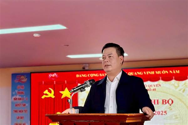 Đồng chí Phạm Văn Thép dự sinh hoạt Chi bộ Tổ dân phố số 45, Đảng bộ phường Ngô Quyền