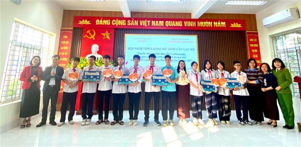 TRIỂN KHAI MÔ HÌNH CÂU LẠC BỘ TRUYỀN THÔNG VỀ BÌNH ĐẲNG GIỚI TRONG TRƯỜNG HỌC