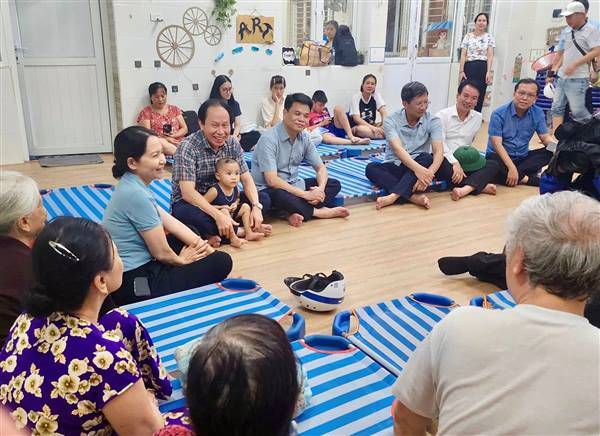Đồng Chí Lê Tiến Châu, Ủy viên Trung ương Đảng, Bí thư Thành ủy Hải Phòng, thăm hỏi động viên nhân dân