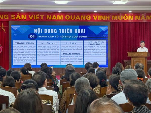Phường Ngô Quyền triển khai "Ngày thứ bảy thân thiện" hỗ trợ công dân khai hồ sơ trực tuyến