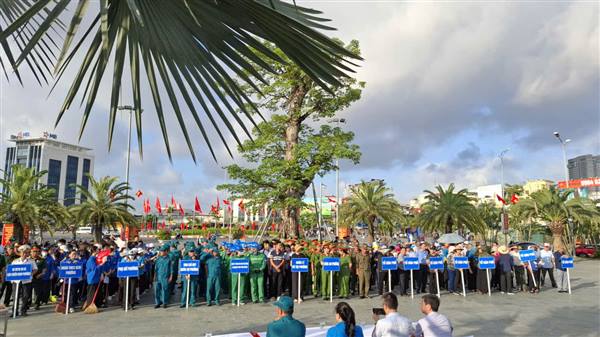 Phường Ngô Quyền ra quân đảm bảo trật tự an toàn giao thông - trật tự đường hè - vệ sinh môi trường đô thị