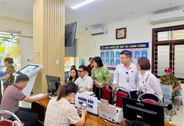 Thường trực HĐND phường giám sát hoạt động của Trung tâm Phục vụ Hành chính công