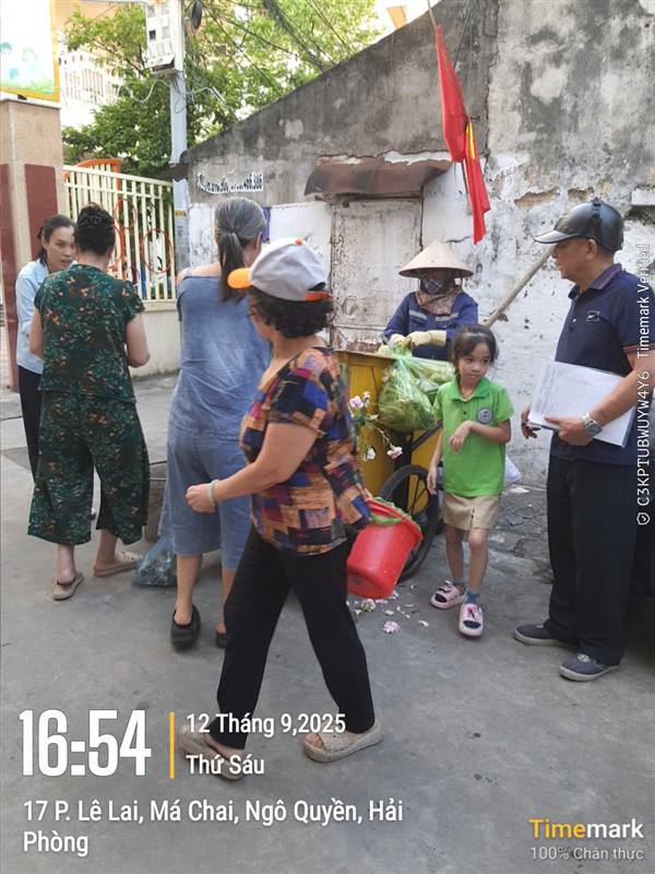 ỦY BAN NHÂN DÂN PHƯỜNG KIỂM TRA HOẠT ĐỘNG PHÂN LOẠI CHẤT THẢI RẮN TẠI NGUỒN