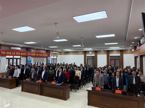 PHƯỜNG NGÔ QUYỀN CHÀO CỜ THÁNG 1/2026 VÀ SINH HOẠT CHÍNH TRỊ VỚI CHỦ ĐỀ "CHỦ TỊCH HỒ CHÍ MINH VỚI CÔNG TÁC VĂN PHÒNG"