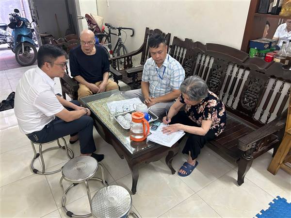 Trung tâm Phục vụ hành chính công hỗ trợ người dân thực hiện thủ tục hành chính tại nhà