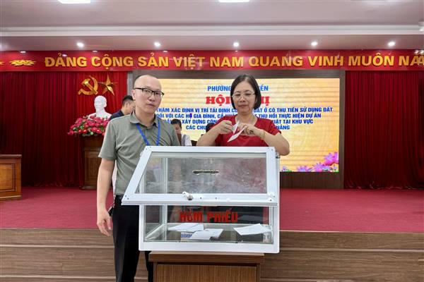 Các hộ dân thuộc Dự án khu chung cư cũ Vạn Mỹ và 311 Đà Nẵng bốc thăm xác định vị trí đất tái định cư
