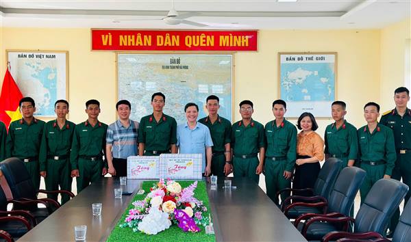 PHƯỜNG NGÔ QUYỀN TỔ CHỨC THĂM HỎI, ĐỘNG VIÊN CHIẾN SĨ MỚI NHẬP NGŨ NĂM 2026 TẠI CÁC ĐƠN VỊ LỰC LƯỢNG VŨ TRANG