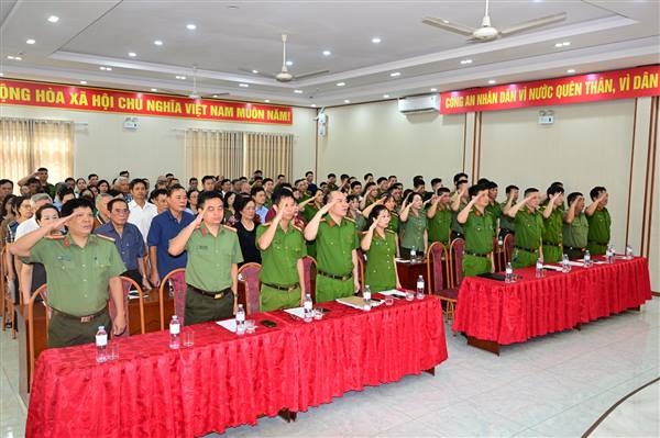 Công an phường Ngô Quyền: Thành lập 52 nhóm để thực hiện mô hình “Mỗi cán bộ Công an - Một tổ dân phố không ma túy” và “Dòng họ không ma túy”