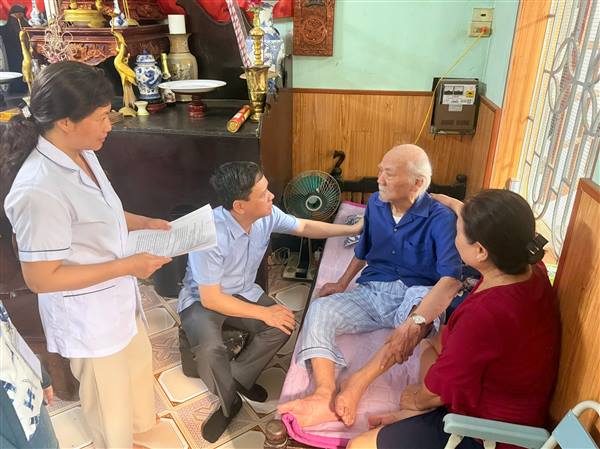 Hội đồng thẩm xác định mức độ khuyết tật Phường Ngô Quyền tiến hành thẩm định mức khuyết tật tại nhà