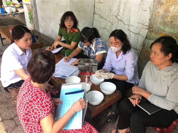 PHƯỜNG NGÔ QUYỀN TRIỂN KHAI HIỆU QUẢ "THÁNG HÀNH ĐỘNG VÌ AN TOÀN THỰC PHẨM"
