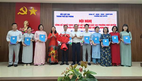 Phường Ngô Quyền công bố Quyết định thành lập Chi hội Luật gia và tuyên truyền pháp luật về đất đai