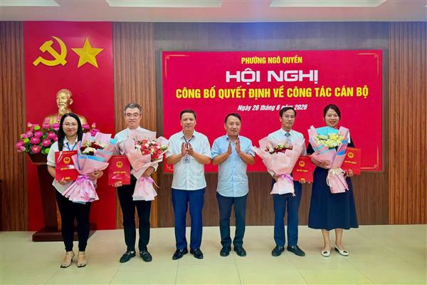 PHƯỜNG NGÔ QUYỀN TỔ CHỨC HỘI NGHỊ CÔNG BỐ CÁC QUYẾT ĐỊNH VỀ SẮP XẾP TỔ CHỨC BỘ MÁY VÀ CÔNG TÁC CÁN BỘ