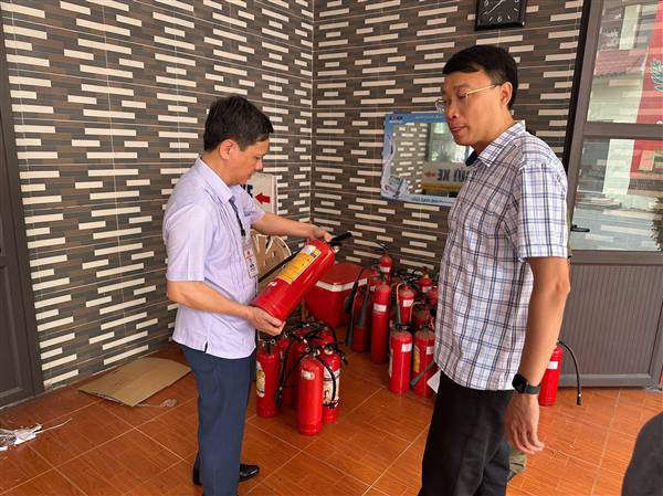 LÃNH ĐẠO PHƯỜNG NGÔ QUYỀN KIỂM TRA CÔNG TÁC CHUẨN BỊ KỲ THI TUYỂN SINH LỚP 10
