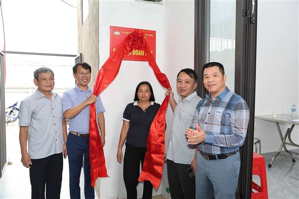 TRƯỜNG TIỂU HỌC NGUYỄN THƯỢNG HIỀN THAM DỰ KHÁNH THÀNH “NHÀ ĐẠI ĐOÀN KẾT”