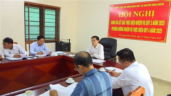 Đảng ủy xã Nguyễn Bỉnh Khiêm, Thường trực Hội đồng nhân dân xã đã tổ chức họp để nghe báo cáo một số nội dung
