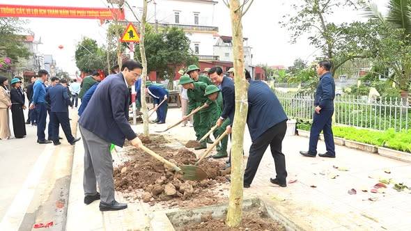  Lễ phát động “Tết trồng cây đời đời nhớ ơn Bác Hồ” tại tuyến đường trung tâm UBND xã.