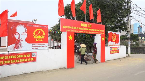 NGƯỜI ỨNG CỬ ĐẠI BIỂU HĐND XÃ NGUYỄN BỈNH KHIÊM TIẾP XÚC CỬ TRI, VẬN ĐỘNG BẦU CỬ.