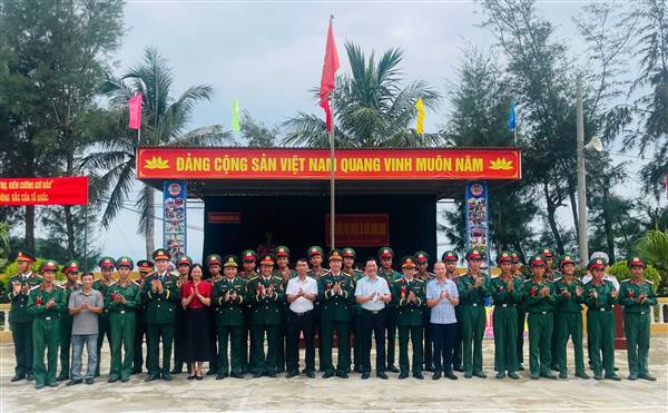 Lễ tuyên thệ chiến sĩ mới, thăm tặng quà cho 22 Tân binh con em xã Nguyễn Bỉnh Khiêm nhập ngũ tại Tiểu đoàn bộ binh Thanh Lân, Lữ Đoàn 242
