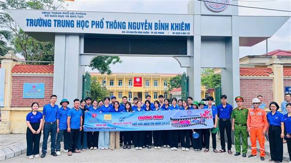RỰC RỠ SẮC XANH TẠI ĐIỂM THI THPT NGUYỄN BỈNH KHIÊM!