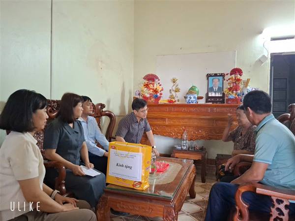 Phường Nguyễn Đại Năng tổ chức thăm, tặng quà người cao tuổi nhân kỷ niệm ngày Quốc tế Người cao tuổi 01/10.