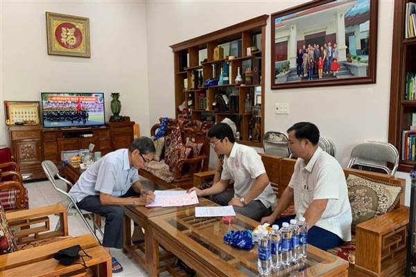 UBND PHƯỜNG NGUYỄN ĐẠI NĂNG THỰC HIỆN MÔ HÌNH “NGÀY THỨ 7 VÌ NHÂN DÂN PHỤC VỤ”: HỖ TRỢ LÀM THỦ TỤC HÀNH CHÍNH TẬN NHÀ CHO CÔNG DÂN ĐI LẠI KHÓ KHĂN