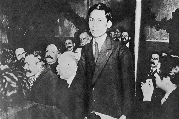 VAI TRÒ TO LỚN CỦA CHỦ TỊCH HỒ CHÍ MINH TRONG CÁCH MẠNG THÁNG TÁM NĂM 1945