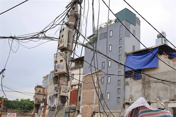 TĂNG CƯỜNG XỬ LÝ PHẢN ÁNH, KIẾN NGHỊ VỀ CÁP VIỄN THÔNG CHÙNG VÕNG, MẤT AN TOÀN TRÊN ĐỊA BÀN PHƯỜNG