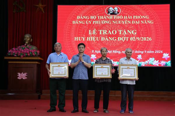 ĐẢNG ỦY PHƯỜNG NGUYỄN ĐẠI NĂNG TRỌNG THỂ TỔ CHỨC LỄ TRAO TẶNG HUY HIỆU ĐẢNG ĐỢT 02/9/2026