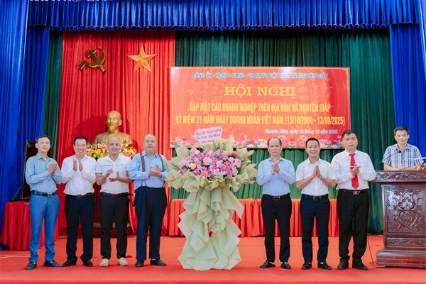 Xã Nguyên Giáp gặp mặt doanh nghiệp nhân ngày Doanh nhân Việt Nam.