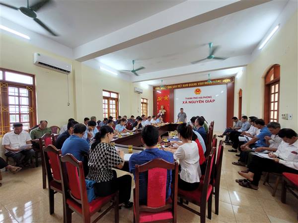 UBND xã họp phiên thường kỳ tháng 10/2025.