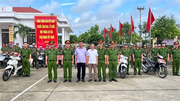 Công an xã Nguyên Giáp ra quân thực hiện cao điểm xây dựng địa bàn không ma tuý