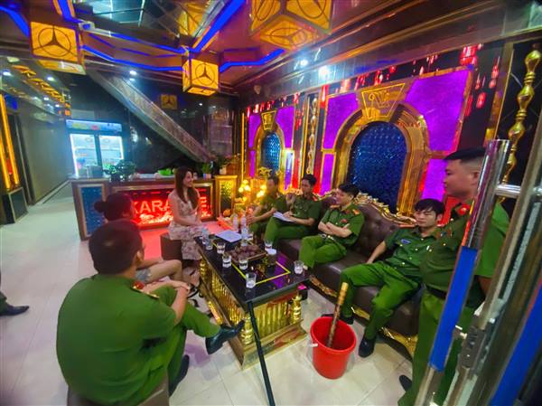 Công an xã Nguyên Giáp: Tăng cường kiểm tra các cơ sở kinh doanh có điều kiện về ANTT trên địa bàn. 
	
