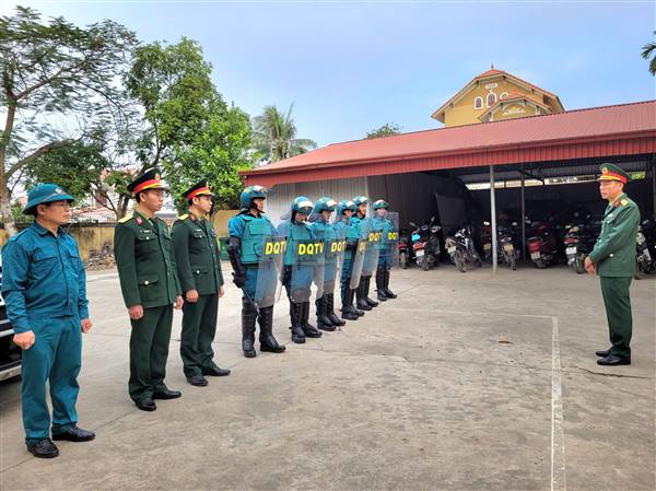 Ban Chỉ huy Quân sự xã Nguyên Giáp luyện tập phương án chiến đấu bảo vệ cơ quan đơn vị trong thời điểm diễn ra Đại hội XIV của Đảng.
