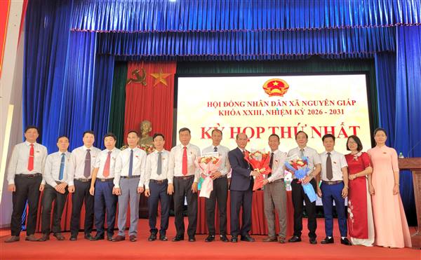 HĐND xã ban hành nghị quyết thành lập Tổ đại biểu HĐND xã.
