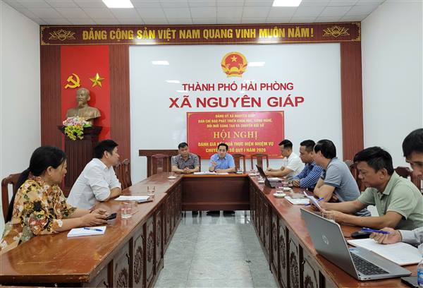 UBND xã làm việc với đơn vị thi công dự án đường dây 500KV Hải Phòng - Thái Bình hoàn trả các hạng mục mượn, thuê trên địa bàn.