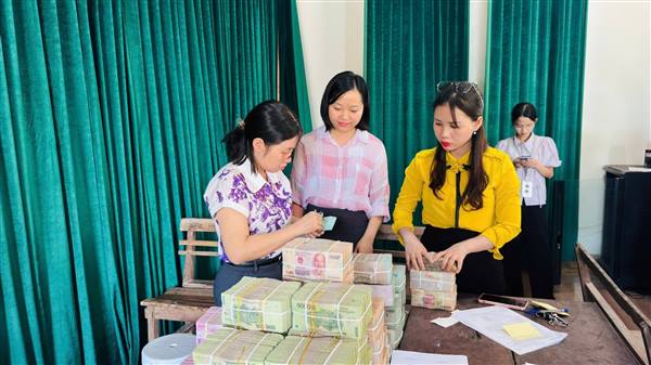 Nguyên Giáp chi trả 38 tỷ đồng đền bù cho 75 hộ dân thực hiện dự án cho thuê nhà xưởng của công ty Mạnh Toàn Plastic.