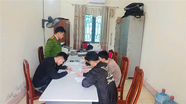 Công an xã Nguyên Giáp đẩy mạnh tuyên truyền, giáo dục pháp luật về an toàn giao thông cho thanh thiếu niên