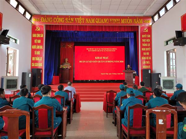 Ban Chỉ huy Quân sự xã Nguyên Giáp khai mạc huấn luyện dân quân cơ động năm 2026.