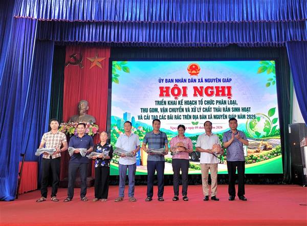 Nguyên Giáp triển khai thực hiện phân loại chất thải rắn sinh hoạt tại nguồn.