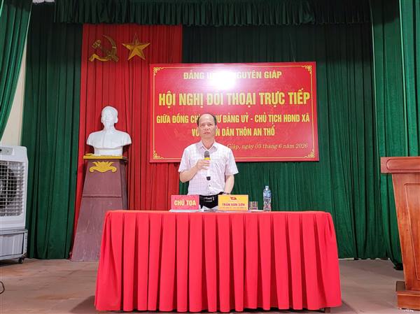 Tiếp xúc, đối thoại trực tiếp giữa đồng chí Bí thư Đảng ủy, Chủ tịch HĐND xã với Nhân dân thôn An Thổ.
