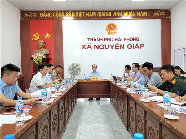Ban Chỉ đạo thực hiện Đề án sắp xếp, tổ chức lại thôn xã Nguyên Giáp họp đánh giá tiến độ triển khai.