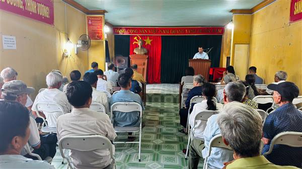Lãnh đạo Đảng ủy xã Nguyên Giáp dự buổi  sinh hoạt chi bộ đầu tiên tại hai thôn Hàm Cách và Bình Cách mới sau sắp xếp 