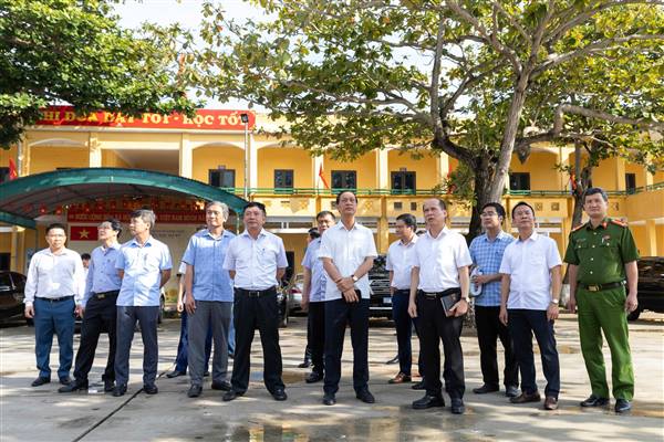 Đồng chí Đỗ Mạnh Hiến kiểm tra tiến độ các dự án, làm việc với xã Nguyên Giáp