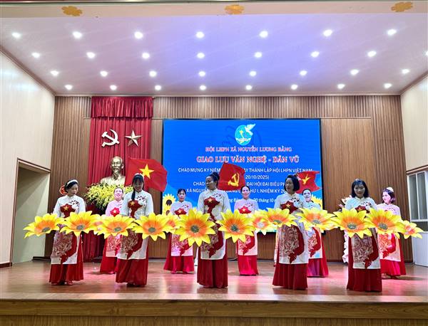 Hội Liên hiệp Phụ nữ xã Nguyễn Lương Bằng tổ chức thành công Đêm giao lưu văn nghệ - dân vũ