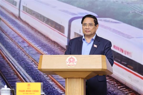 Thủ tướng: Chủ động, tích cực thúc đẩy các dự án đường sắt và chuyển giao, phát triển công nghệ
(Chinhphu.vn) - Sáng 23/10, Thủ tướng Chính phủ Phạm Minh Chính, Trưởng Ban Chỉ đạo các công trình trọng điểm, dự án quan trọng quốc gia lĩnh vực đường sắt chủ trì phiên họp thứ 4 của Ban Chỉ đạo.
0:00
Nữ miền Bắc
23/10/2025  13:20
Thủ tướng: Chủ động, tích cực thúc đẩy các dự án đường sắt và chuyển giao, phát triển công nghệ- Ảnh 1.
Chủ trì phiên họp thứ 4 của Ban Chỉ đạo các công trình trọng điểm, dự án quan trọng quốc gia lĩnh vực đường sắt, Thủ tướng Phạm Minh Chính yêu cầu chủ động, tích cực thúc đẩy các dự án đường sắt và chuyển giao, phát triển công nghệ - Ảnh: VGP/Nhật Bắc

Hội nghị kết nối trực tuyến từ trụ sở Chính phủ tới 18 tỉnh, thành phố có các dự án đường sắt đi qua. Cùng dự Hội nghị có Phó Thủ tướng Chính phủ Trần Hồng Hà, Phó Trưởng Ban Thường trực Ban Chỉ đạo; các bộ trưởng, lãnh đạo các bộ, ngành, thành viên Ban Chỉ đạo; chủ tịch UBND các tỉnh, thành phố.

Đã hoà